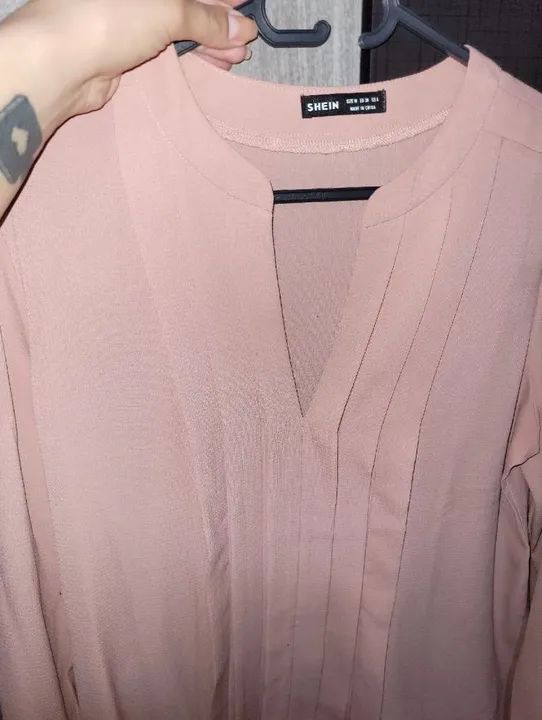 camisa social rose dá shein - Foto 3