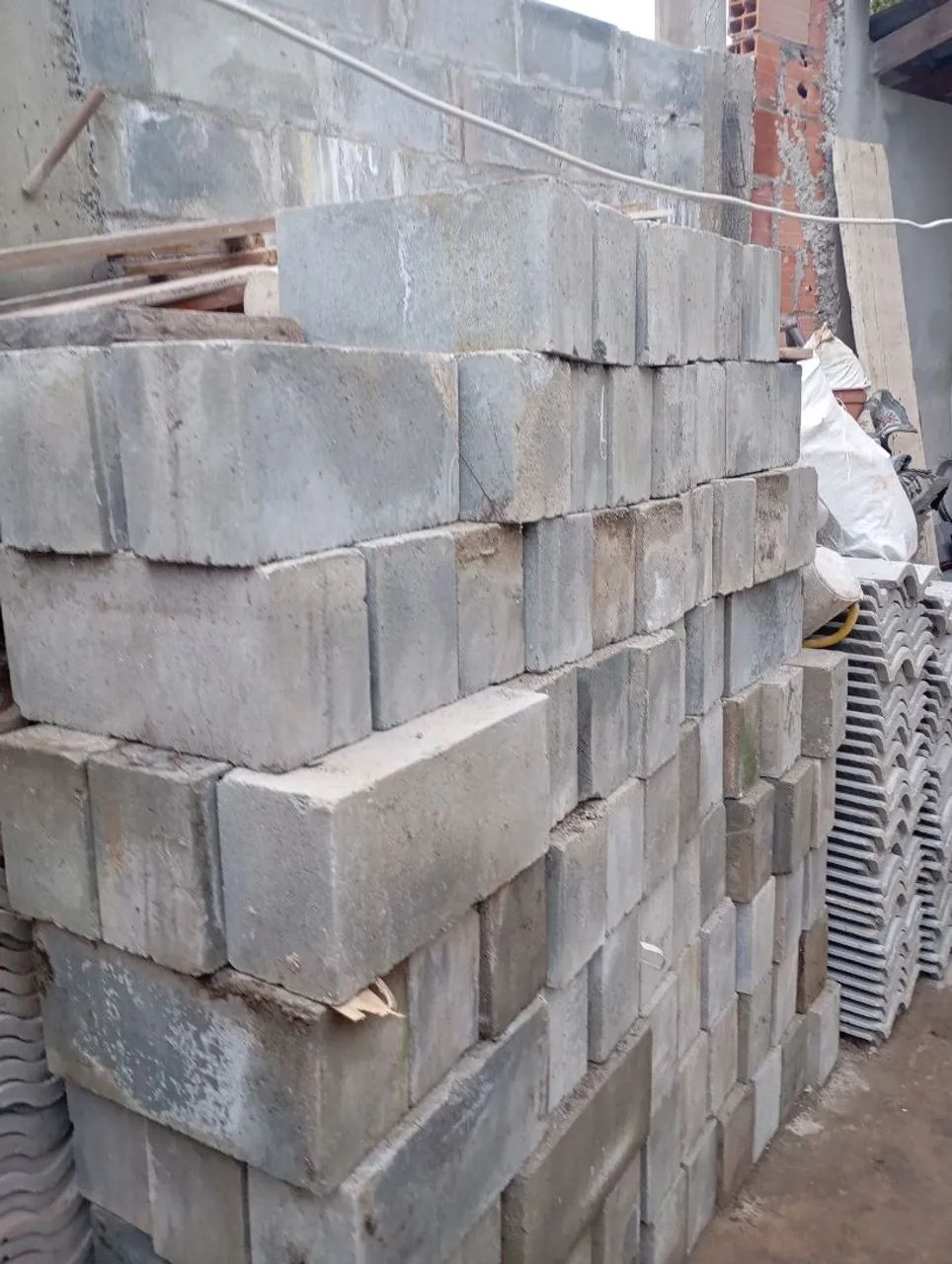 90 Blocos estrutural  de cimento  64840817406465120