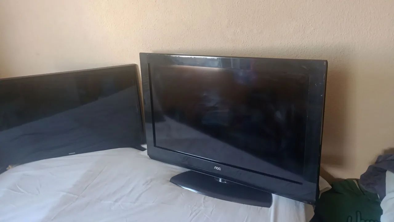 Vendo 2 tvs de 32 polegadas para retirada de peças valor 130 as duas.  - Foto 2