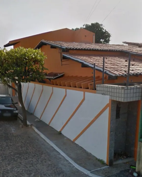 Casa (220m2) bairro rodoviária, 3 quartos, 2 garagens, 1 escritório e cozinha ampla