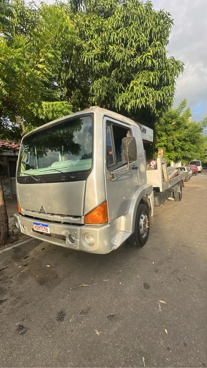 Caminhão Agrale 9200 com plataforma leva 3 veículos *87)