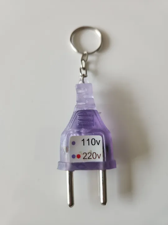 Chaveiro tomada 110V/220V teste.