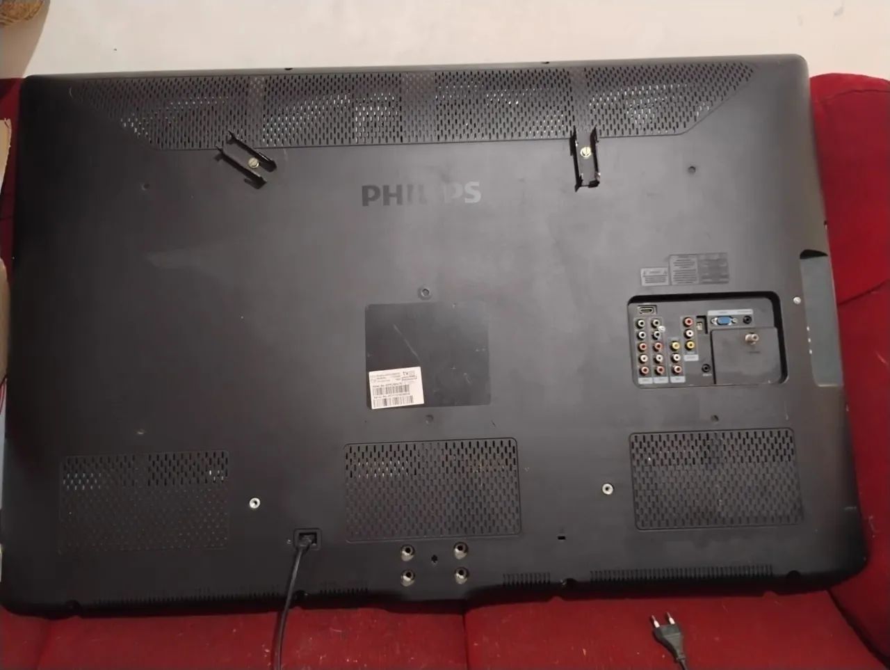 TV 43 polegadas tem suporte de parede  - Foto 3