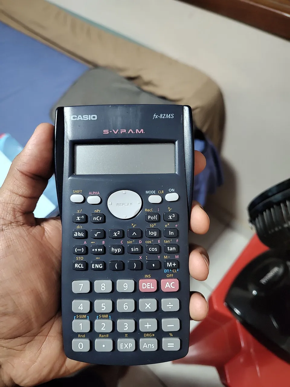 Calculadora Científica Casio fx-82MS