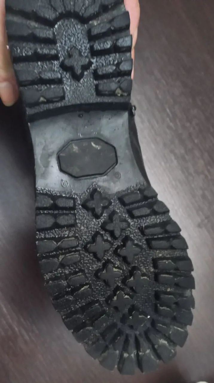 Botas pretas estilo militar - Foto 4