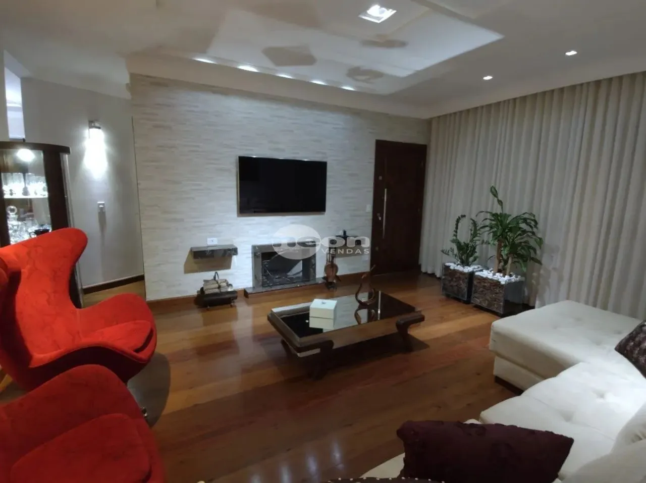 Sobrado à venda no bairro Nova Petrópolis com 320 m² e 4 dormitórios/quartos disponíveis.
