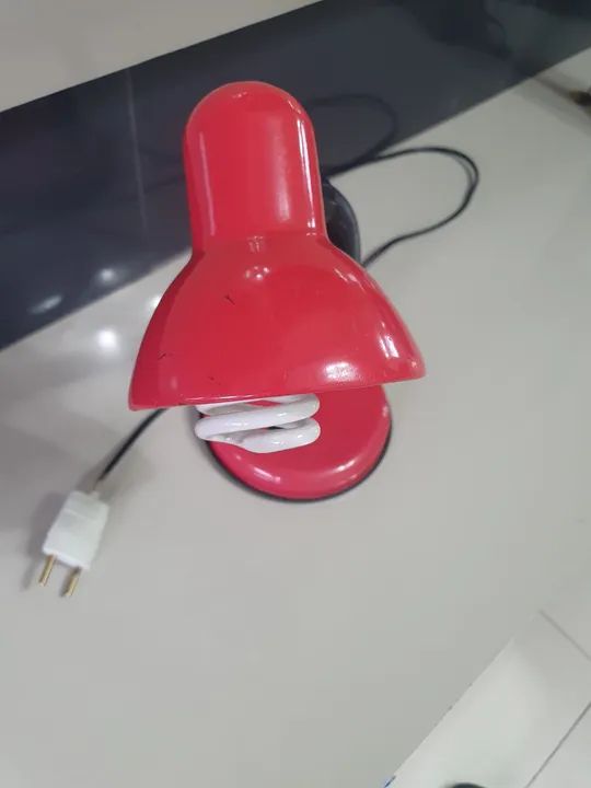 Luminária de mesa vermelha - Foto 3