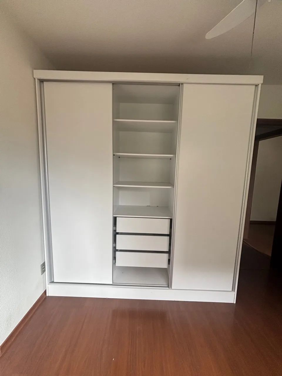 Armário de correr branco com 3 portas de correr - Foto 3