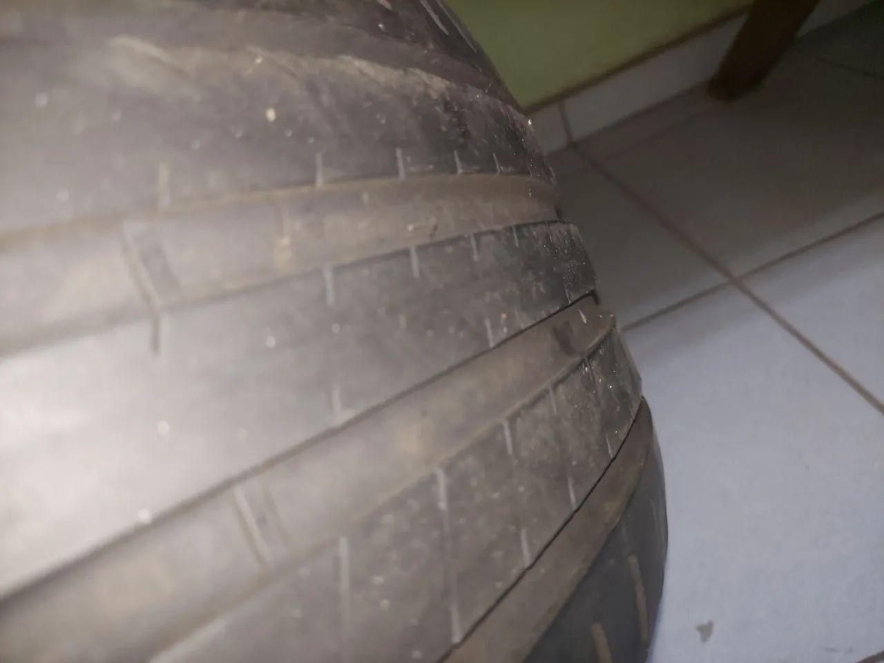Pneu aro r19 235 45 - Foto 4