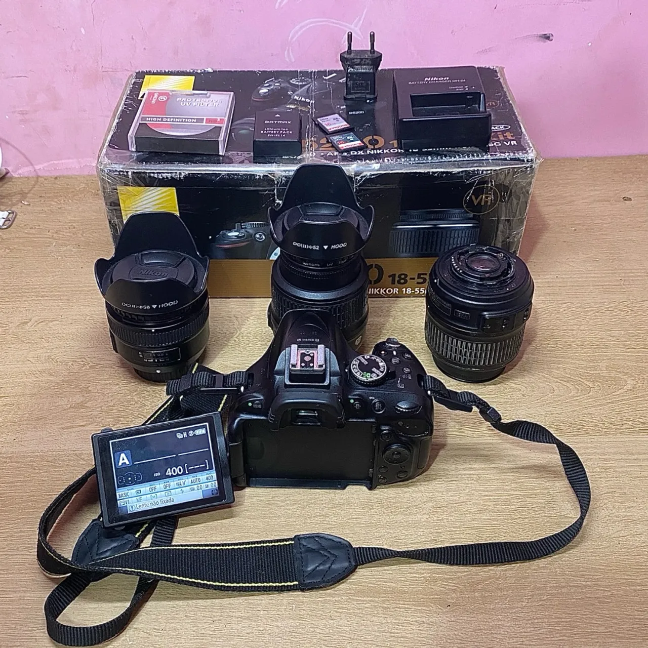 Câmera DSLR Nikon D5200 + lentes 50mm e 2 do kit