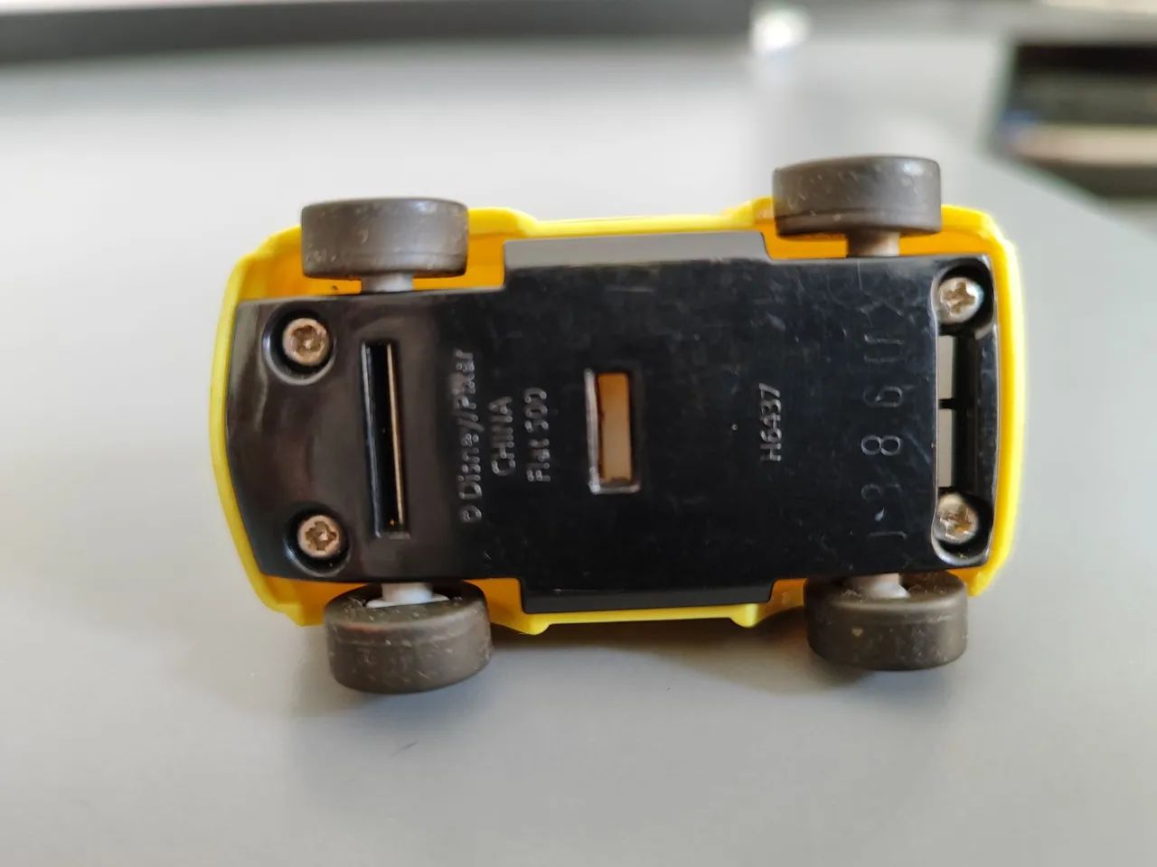 Carrinho Luigi Filme Carros - Carrinho Miniatura/Fricção - Foto 5