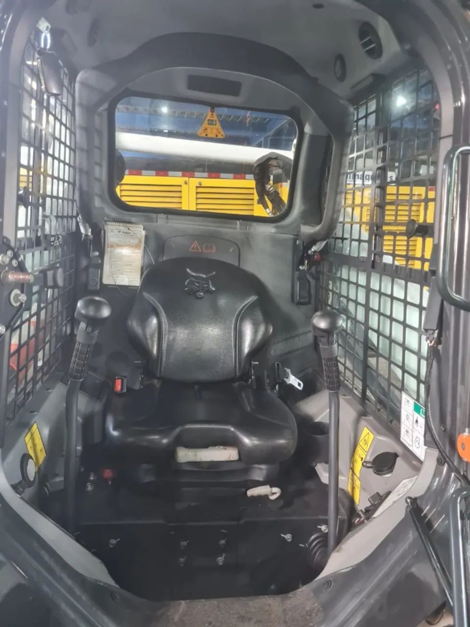 Minicarregadeira Bobcat S570 2024 689,2hs Ar+hf+alavanca - Foto 5