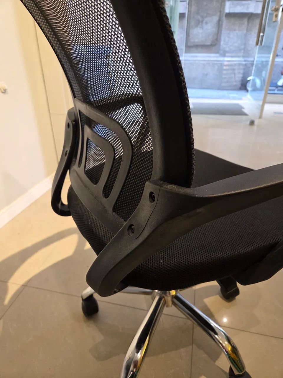 Cadeira de escritório Giratória perfeito estado - Foto 2