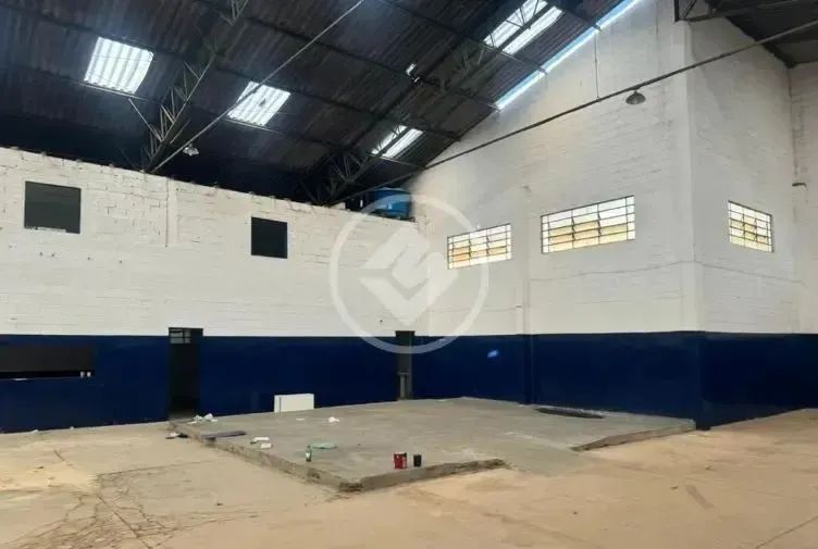Guarulhos, Galpão a venda de 1.081.60m² com pé direito, 3 salas, 3 banheiros, 3 vagas. cod