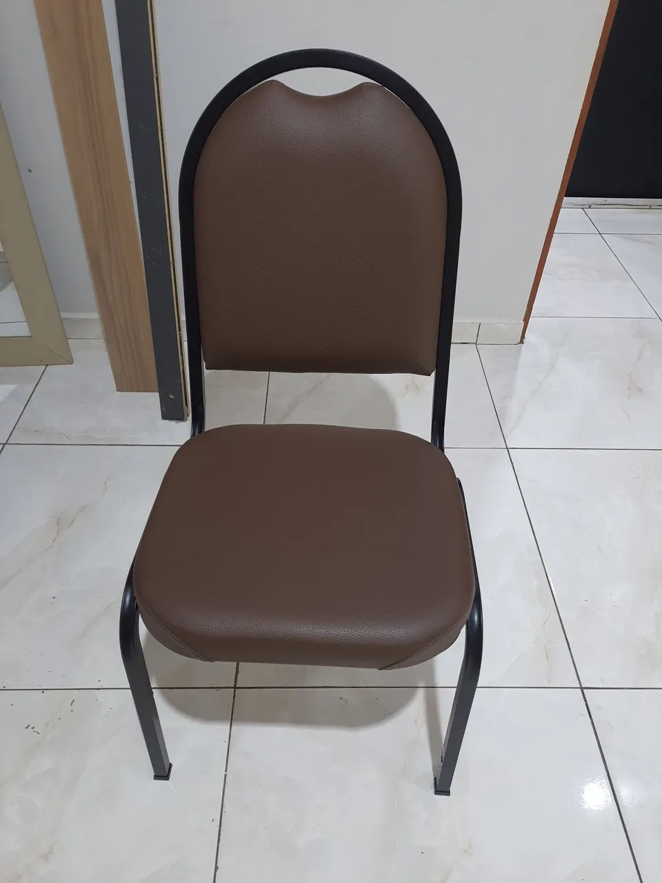 Cadeira CAVALETI Estofada Marrom