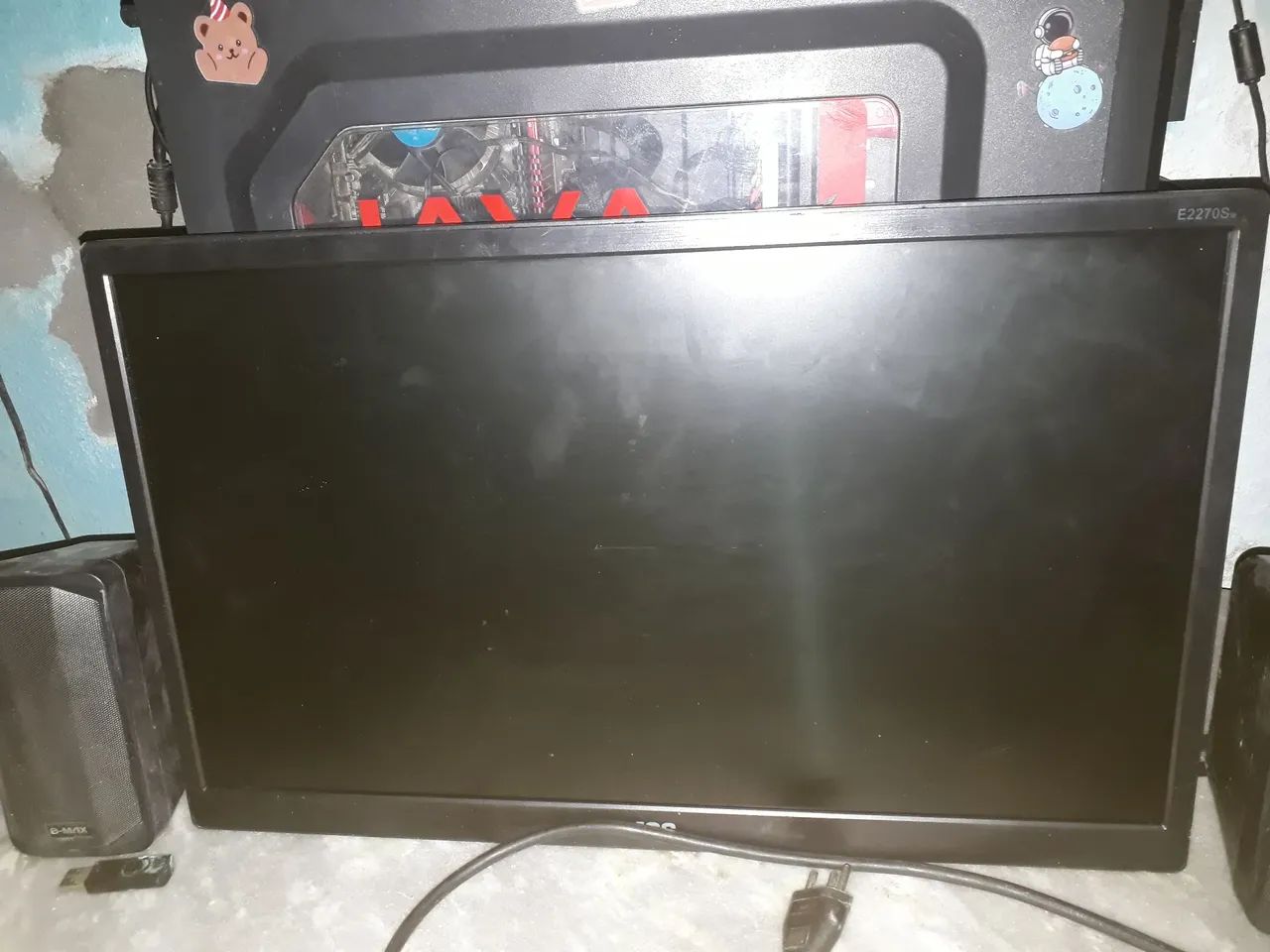 Monitor Aoc 21 POLEGADAS COM TELA TRINCADA MAS FUNCIONA.  - Foto 3