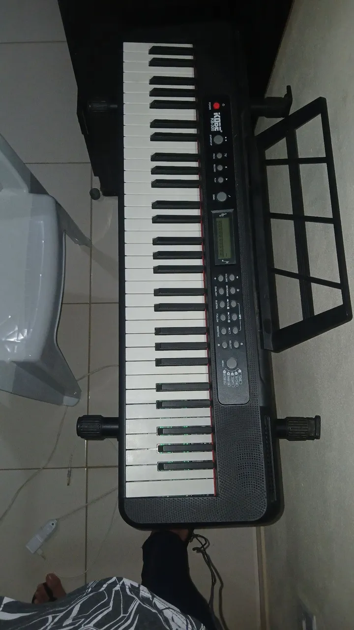 Teclado Musical KOBE KB-300 (pouco usado)