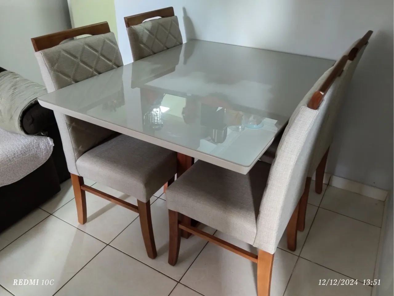 Mesa de Jantar com 4 Cadeiras Elegante resistente de madeira 