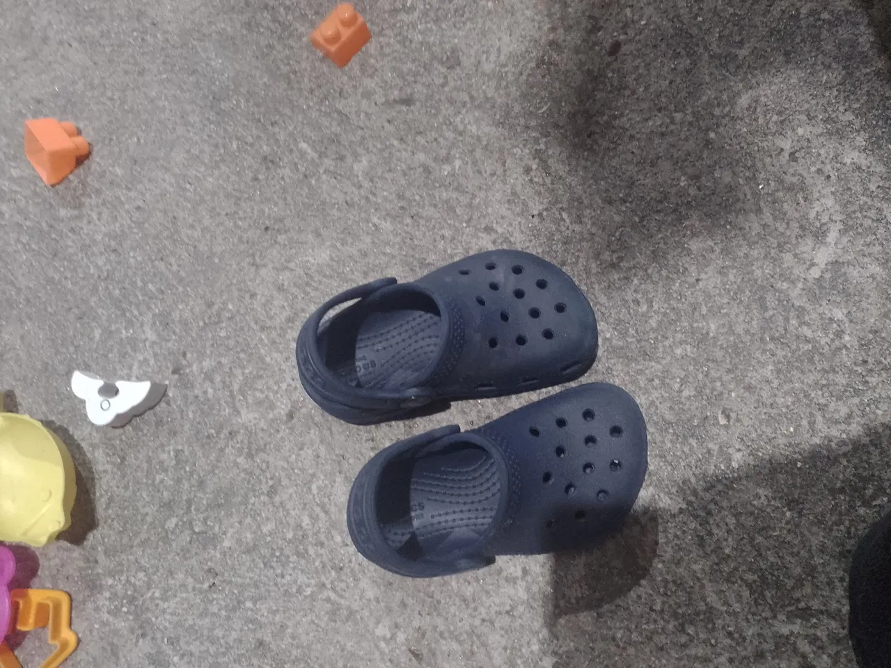 Sandálias Crocs infantis azul marinho