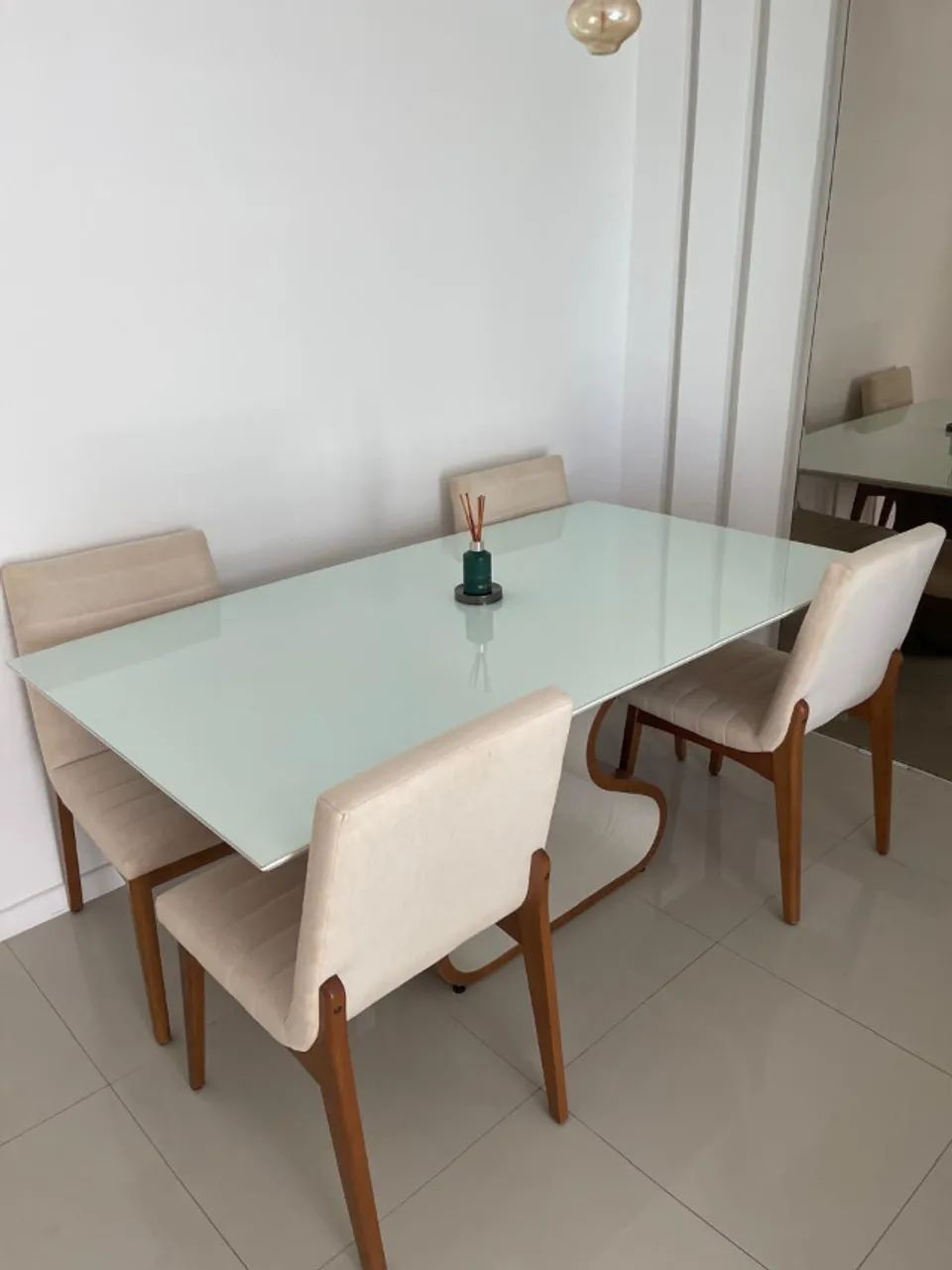 Mesa de jantar + 04 cadeiras - Foto 2