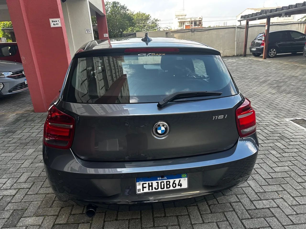 BMW 118i | Baixa KM - Nova - Volante M Sport 