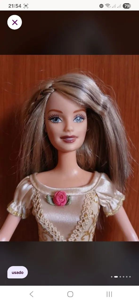 Boneca Barbie com roupa de festa - Foto 4