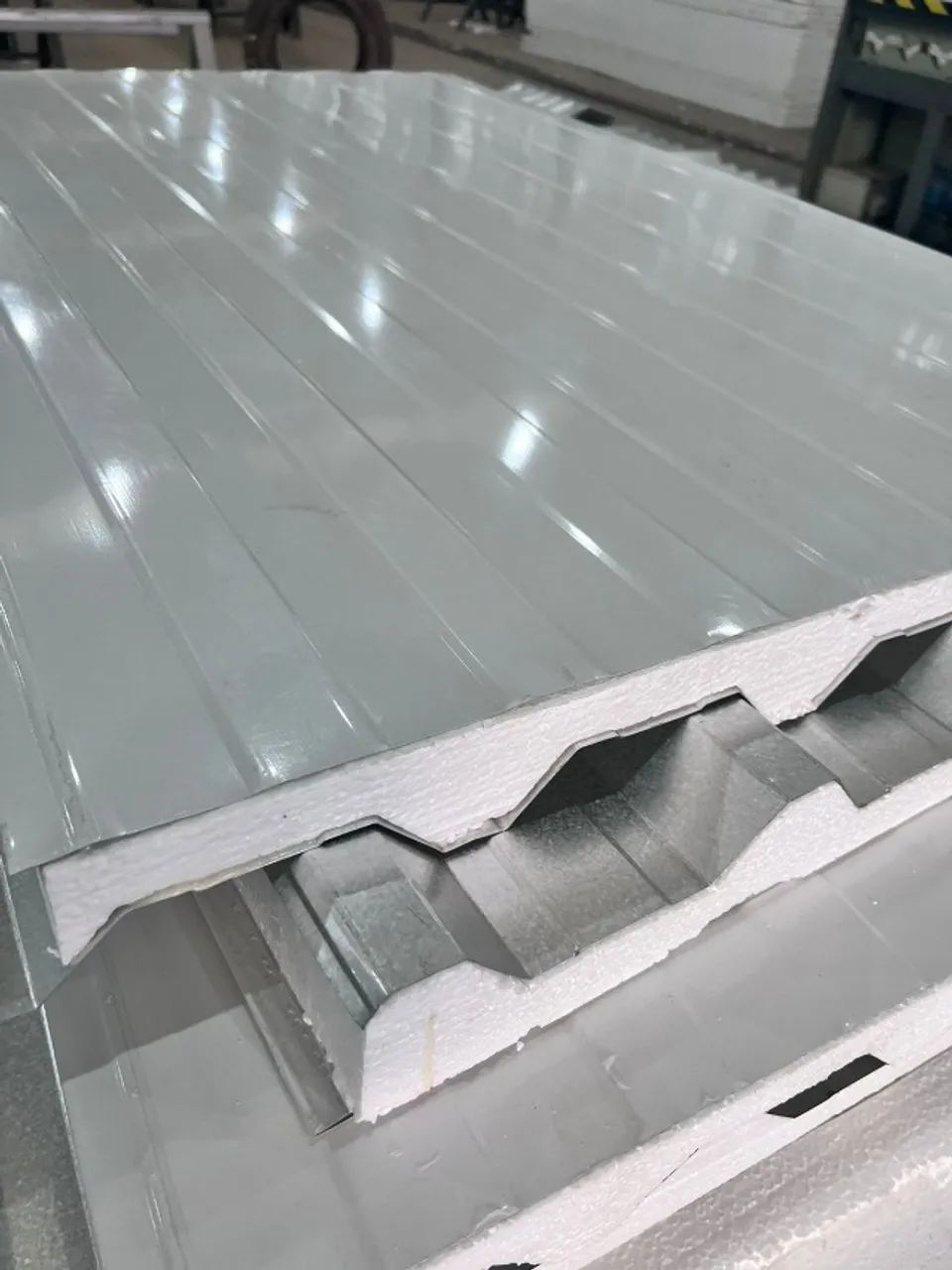 Telha com Isolamento Térmico - Sanduiche - Instalação e Venda  - Foto 4