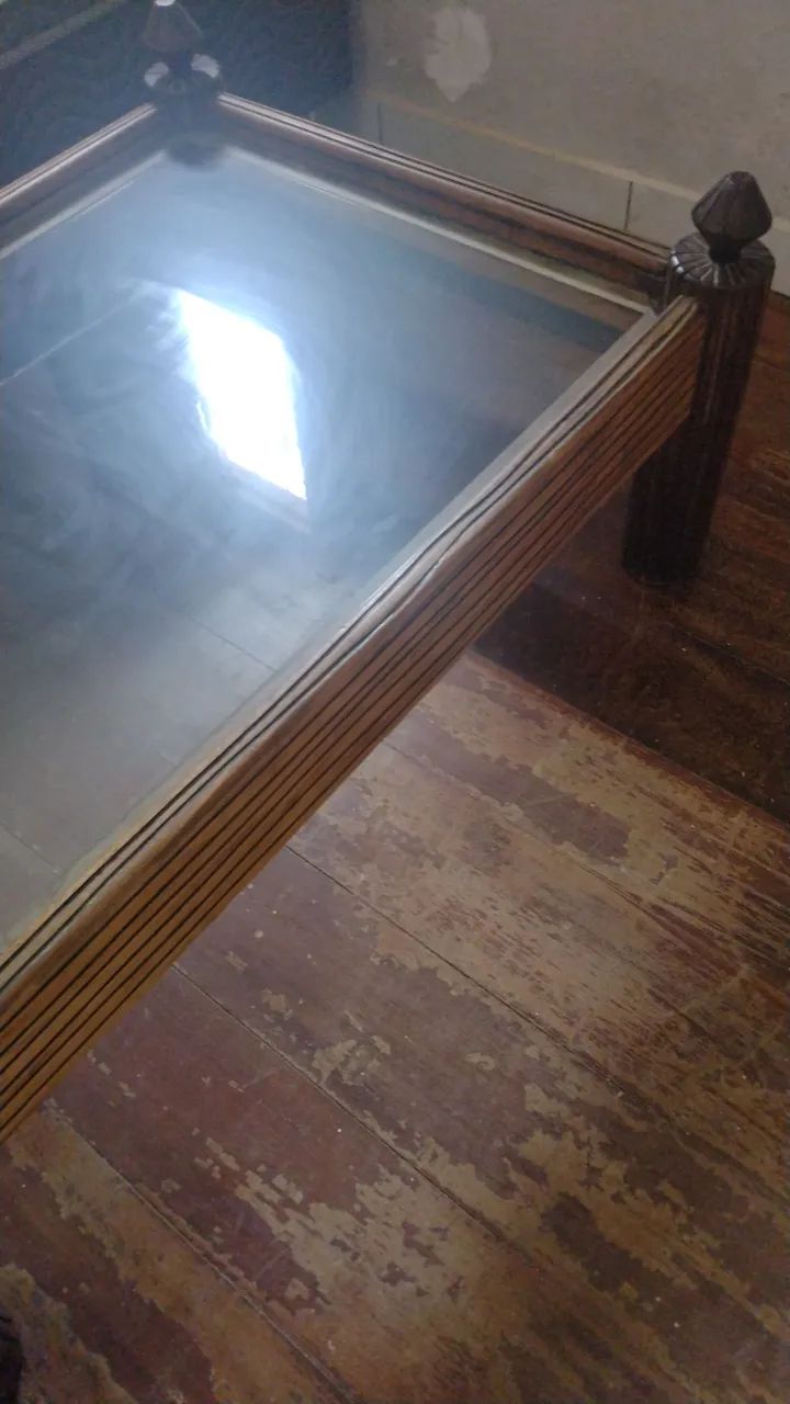 Mesa de centro em madeira com tampo de vidro - Foto 3