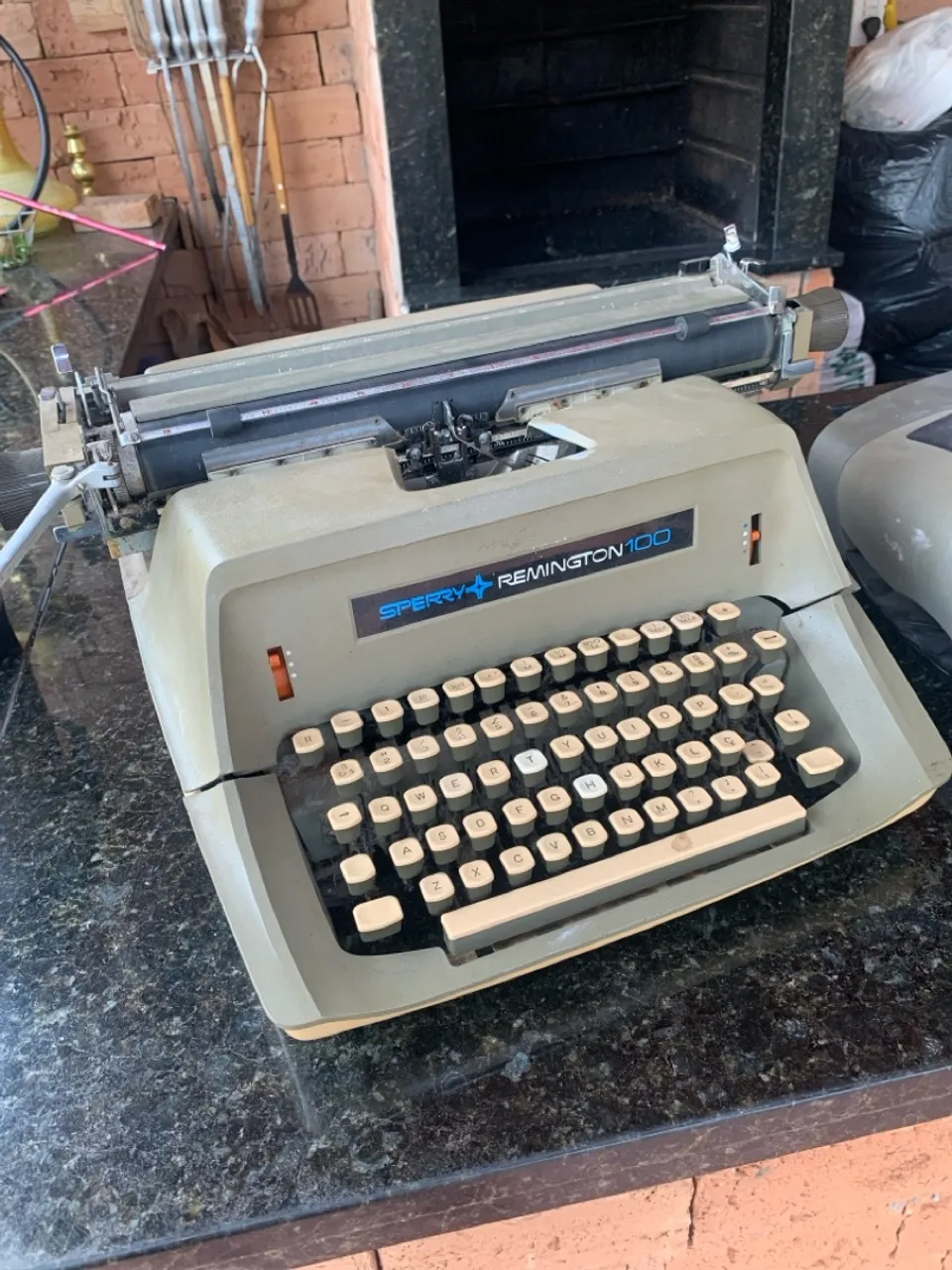 Máquina de Escrever Sperry Remington 100 - Vintage