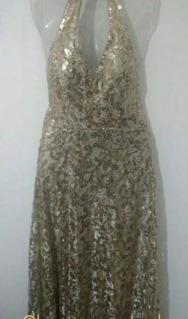 Vestido Longo todo bordado com Paetês. 