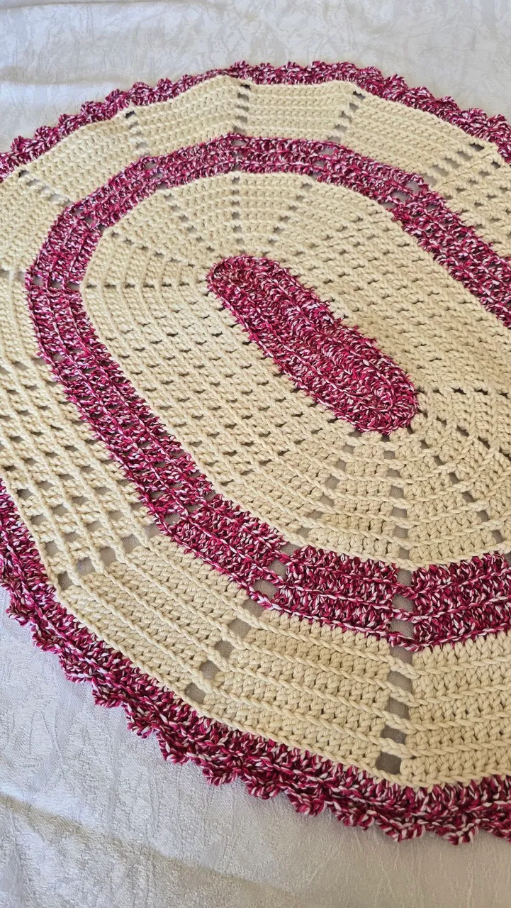 Tapete Oval Artesanal em Crochê