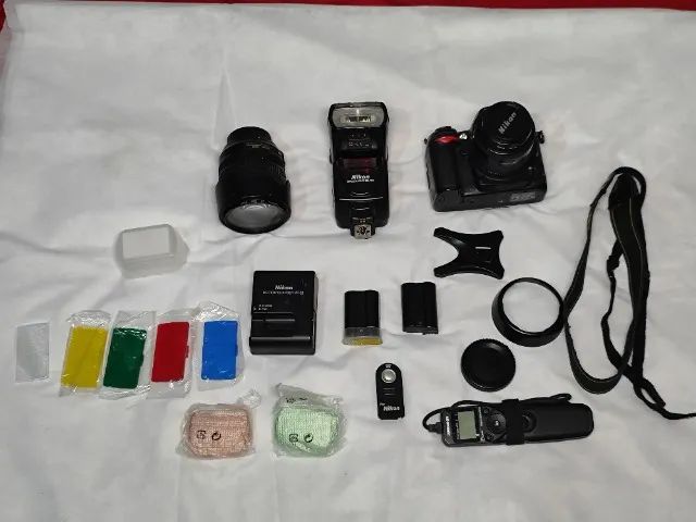 Camera Nikon D7000 + Flash Speedlight Nikon Sb-700