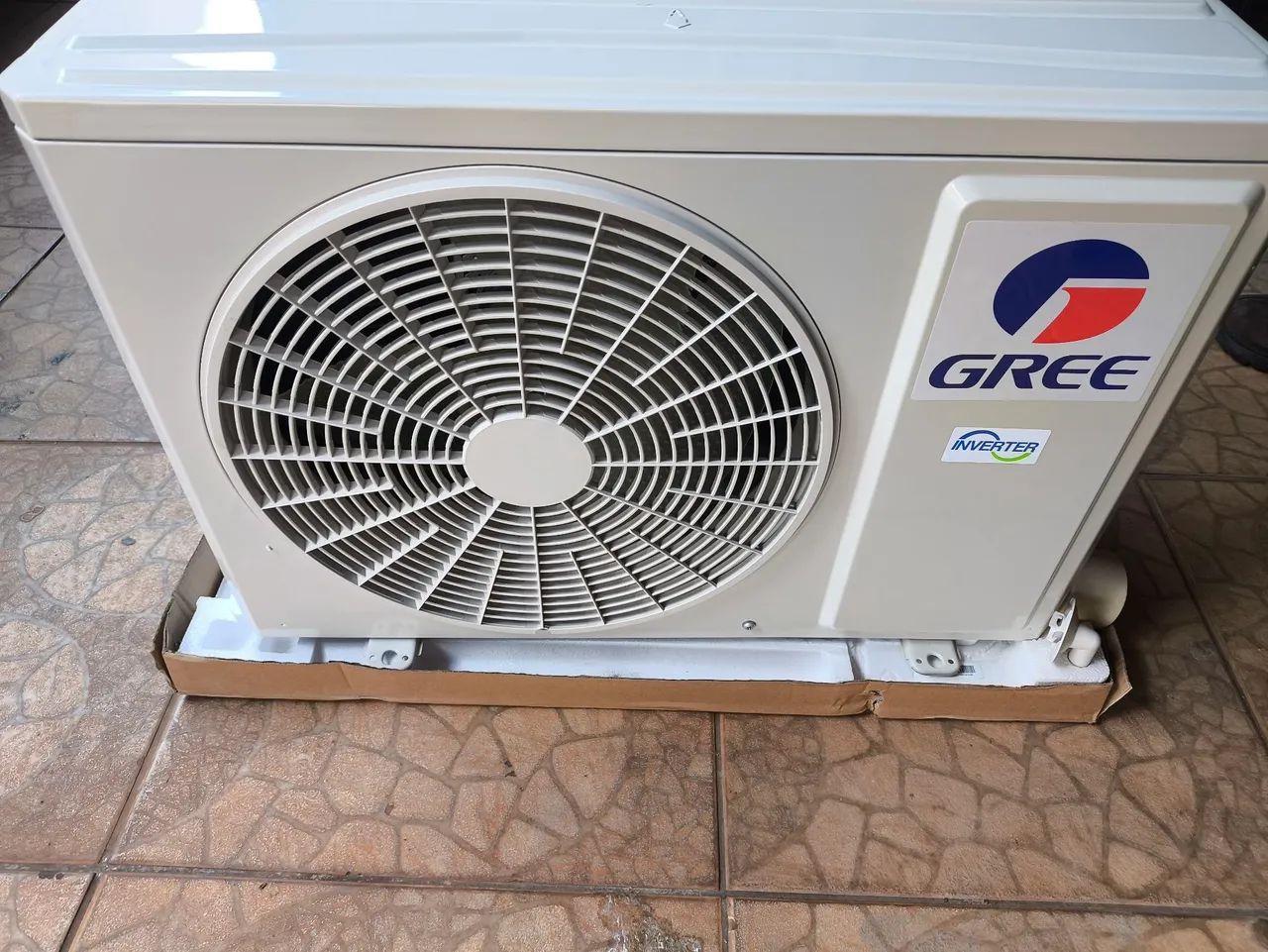 Gree inverter 12 mil BTUs com wi-fi quente e frio 220 volts - Foto 2