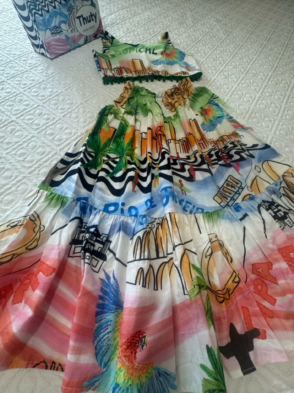 Conjunto de Cropped e Saia Midi
