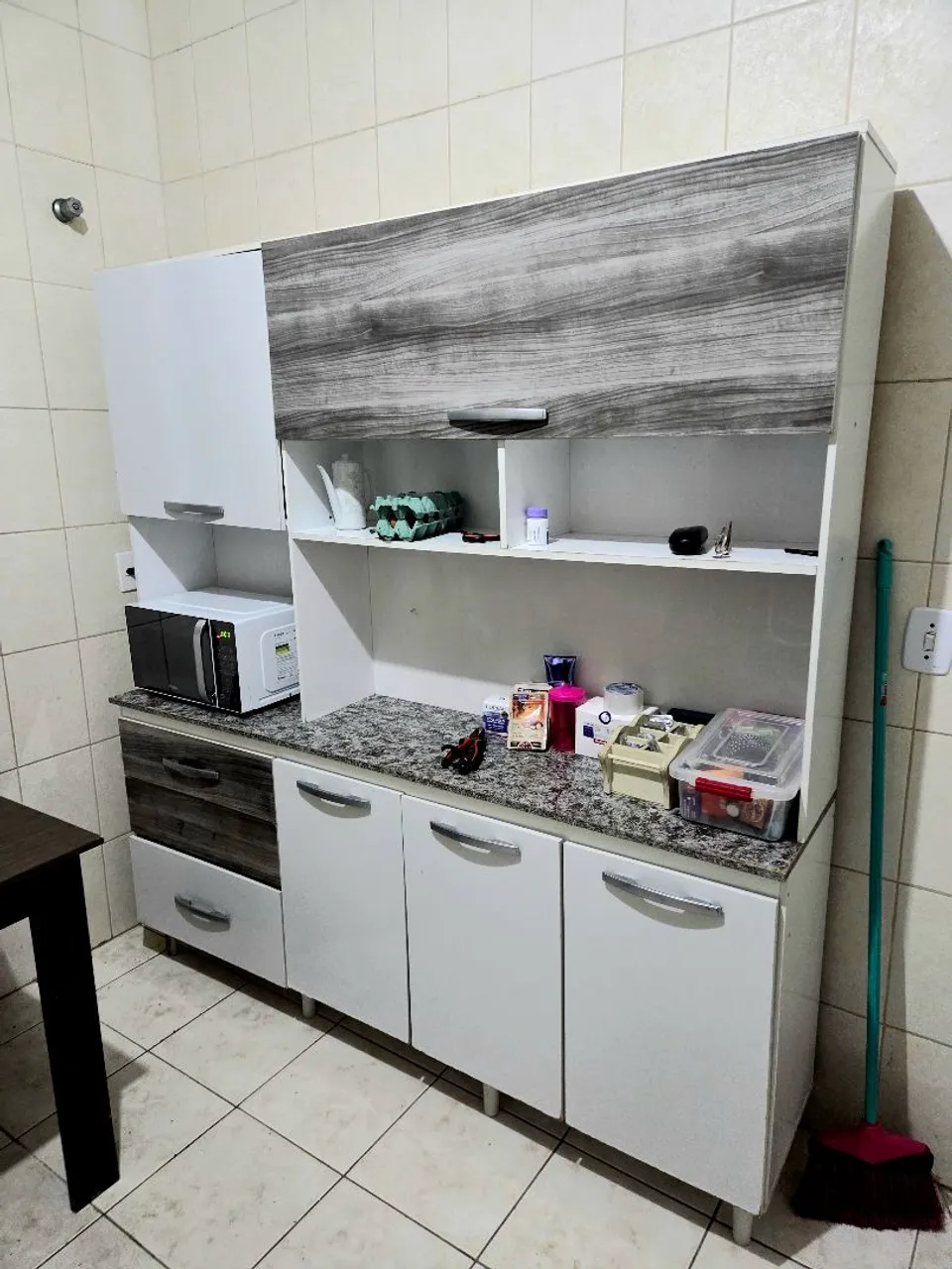Armário de Cozinha branco e cinza usado