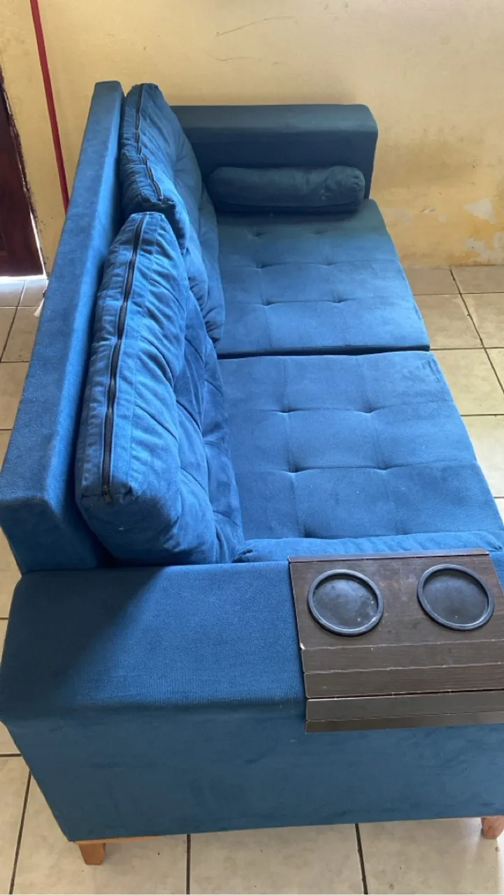 Sofá Azul com Porta Copos