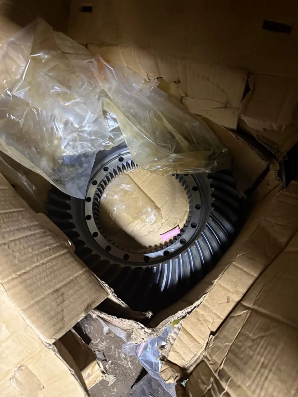 Coroa, peão e caixa satélite com nota fiscal - Foto 3