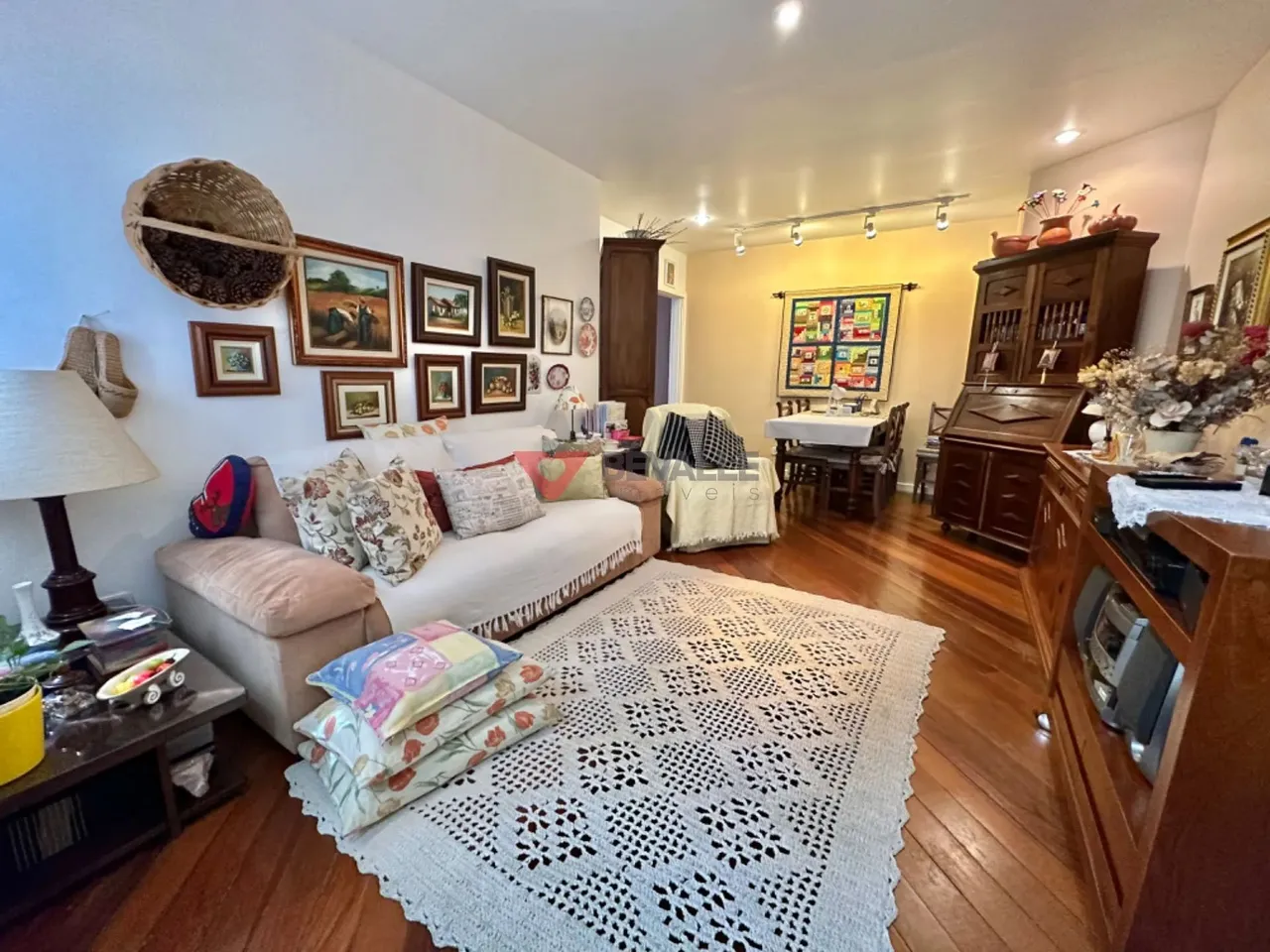 Apartamento em Botafogo, RJ: 80m², 2 dormitórios, 2 suítes, 3 banheiros - Venda