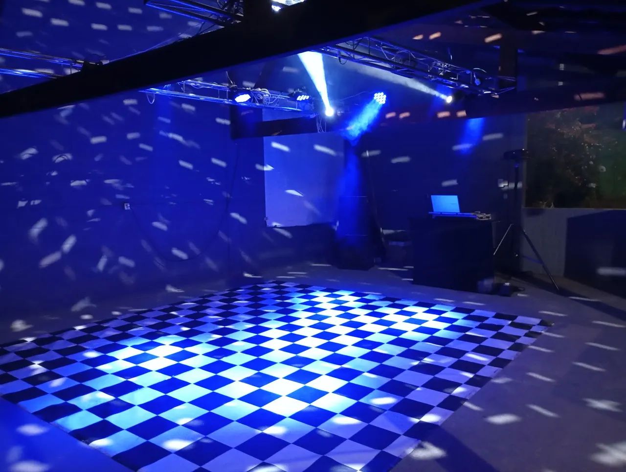 DJ 