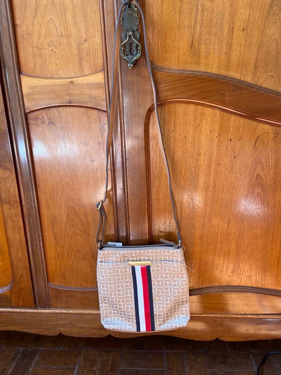 Bolsa Tommy Hilfiger Original nova prática e da cor bege  - Foto 5
