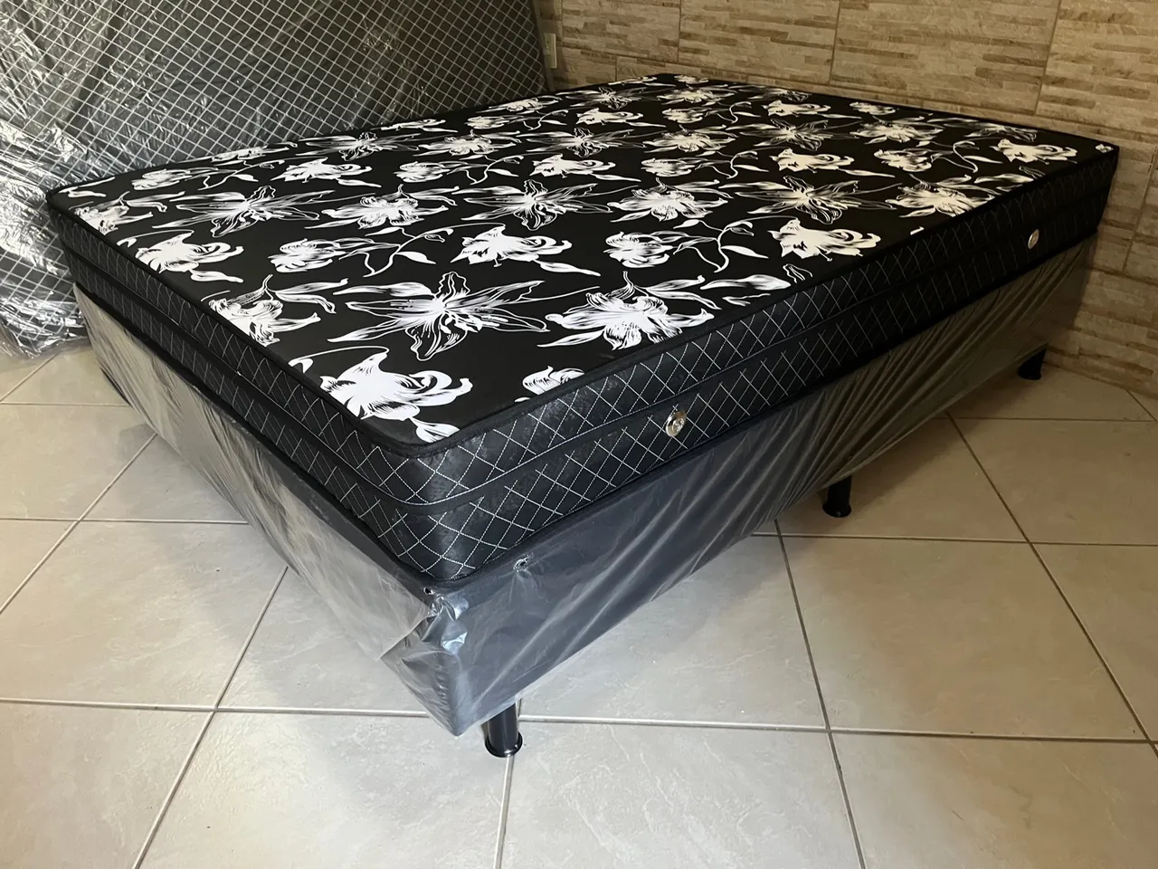 Cama Box Casal NOVO 1.88x1.38 com Colchão de espuma entrego