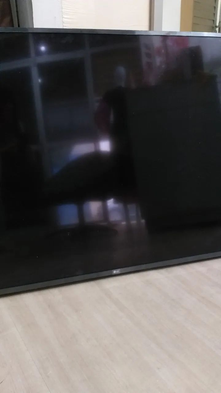 TV De 65 Polegadas - Marca LG (Com Defeito, Display Queimado)<br>