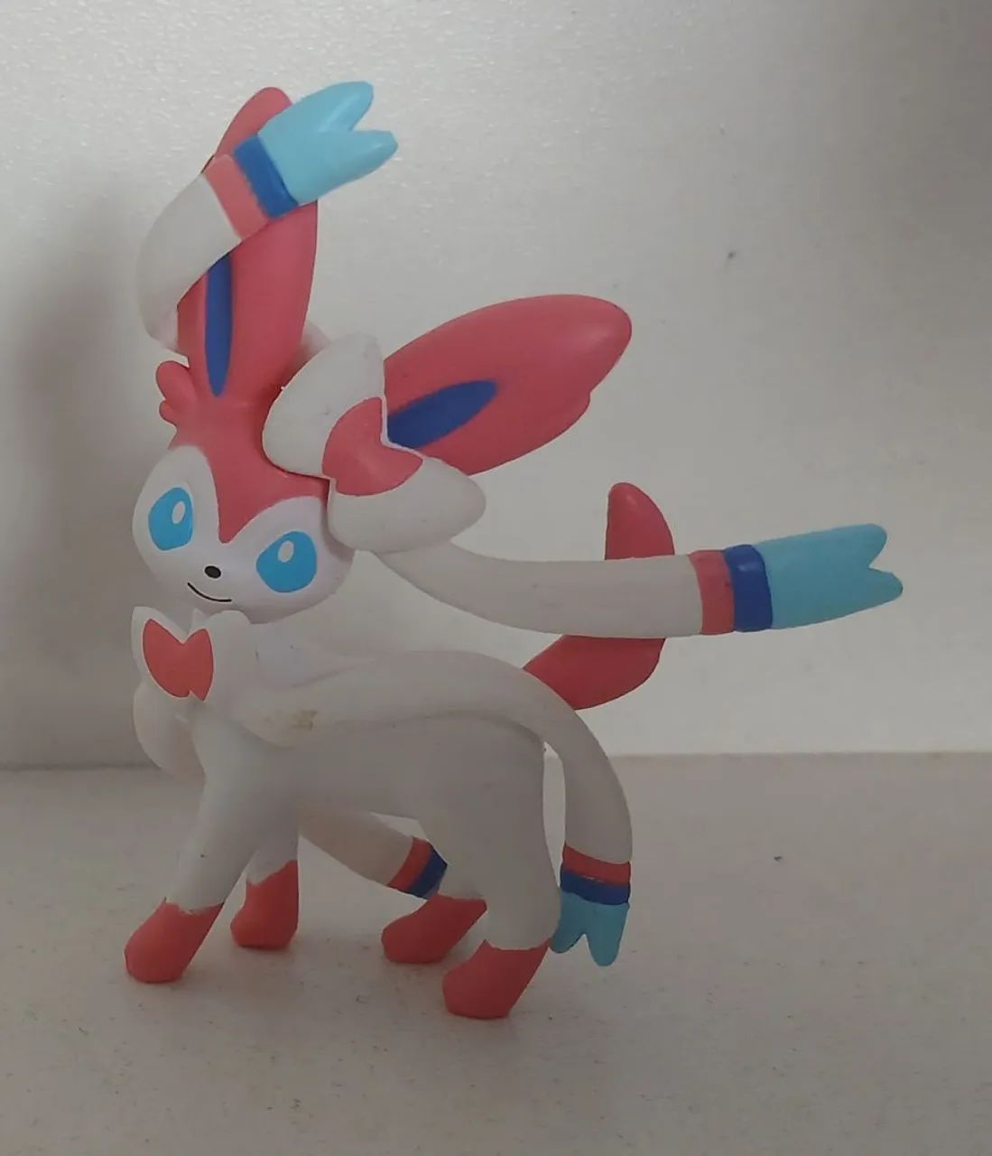 BONECO ACTION FIGURE MINIATURA POKEMON SYLVEON ORIGINAL TOMY
