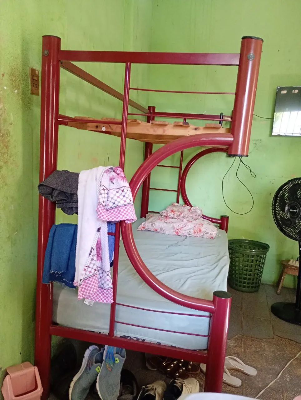 Vendo beliche de 2 andares em cima e em baixo 