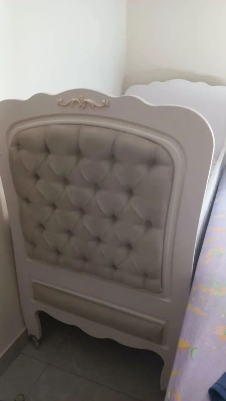 Vendo berço novinho com colchão de bambu e vira cama 