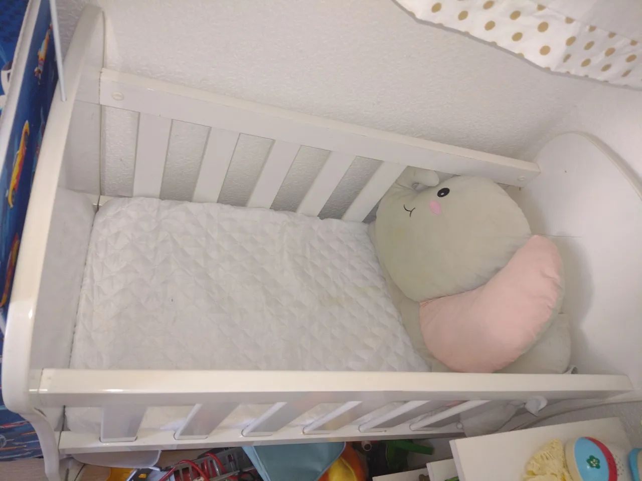 Vendo mini berço de rodinhas e acompanha colchão  - Foto 2