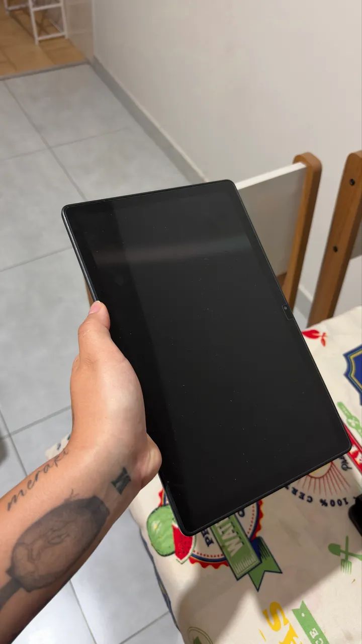 Tablet com teclado e mouse