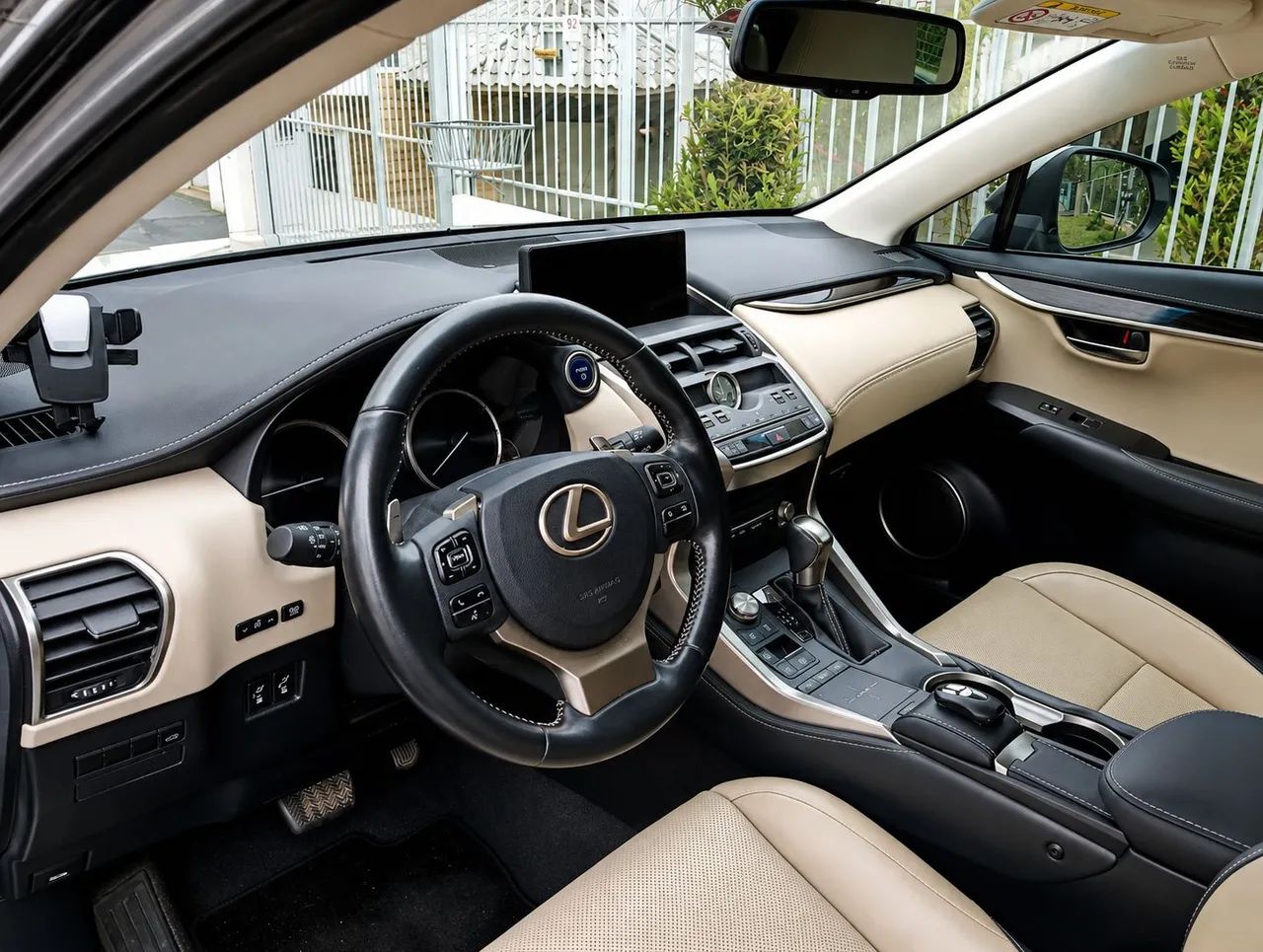 Lexus NX-300 H Luxury 2.5 16V Aut., foto 4 de 9