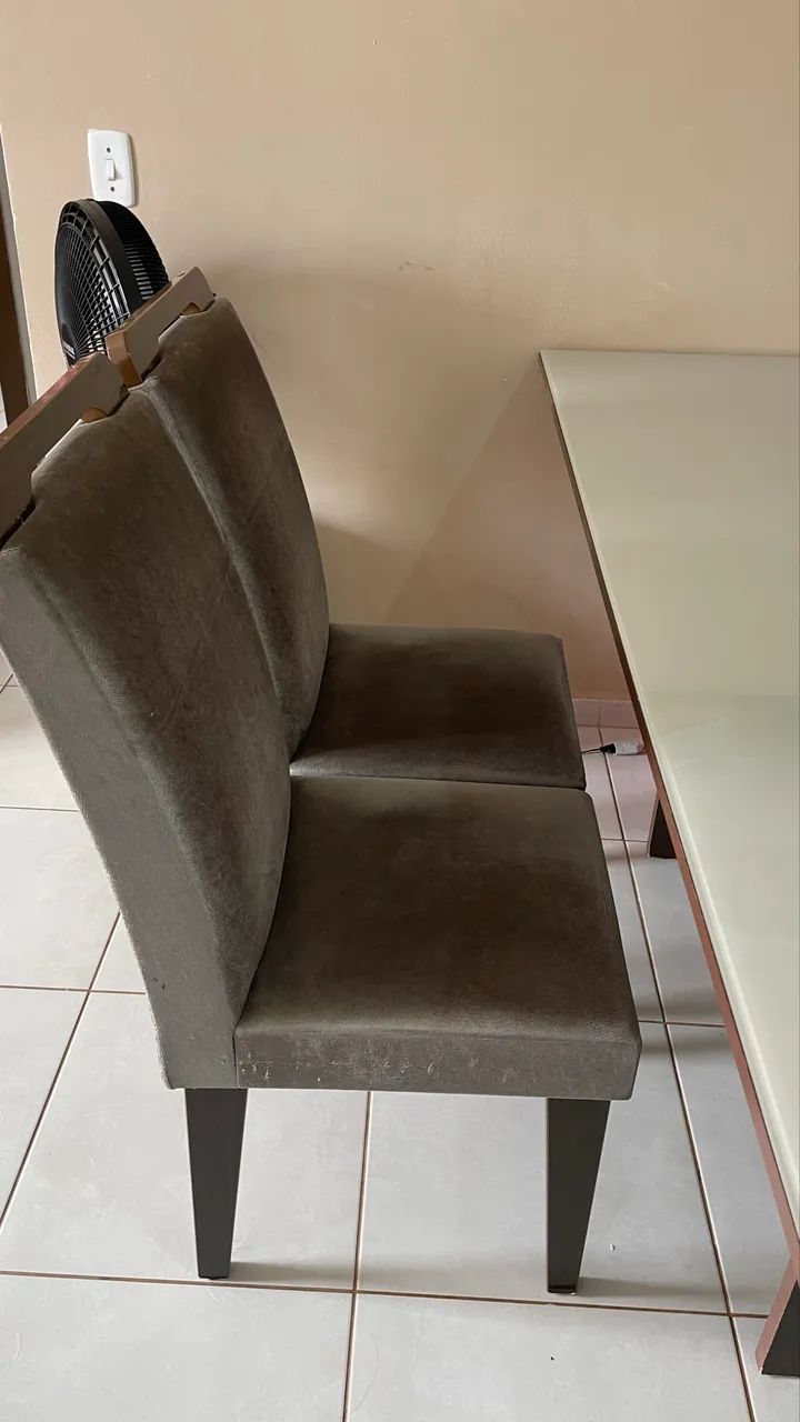 Vende-se Mesa com 4 cadeiras  - Foto 2