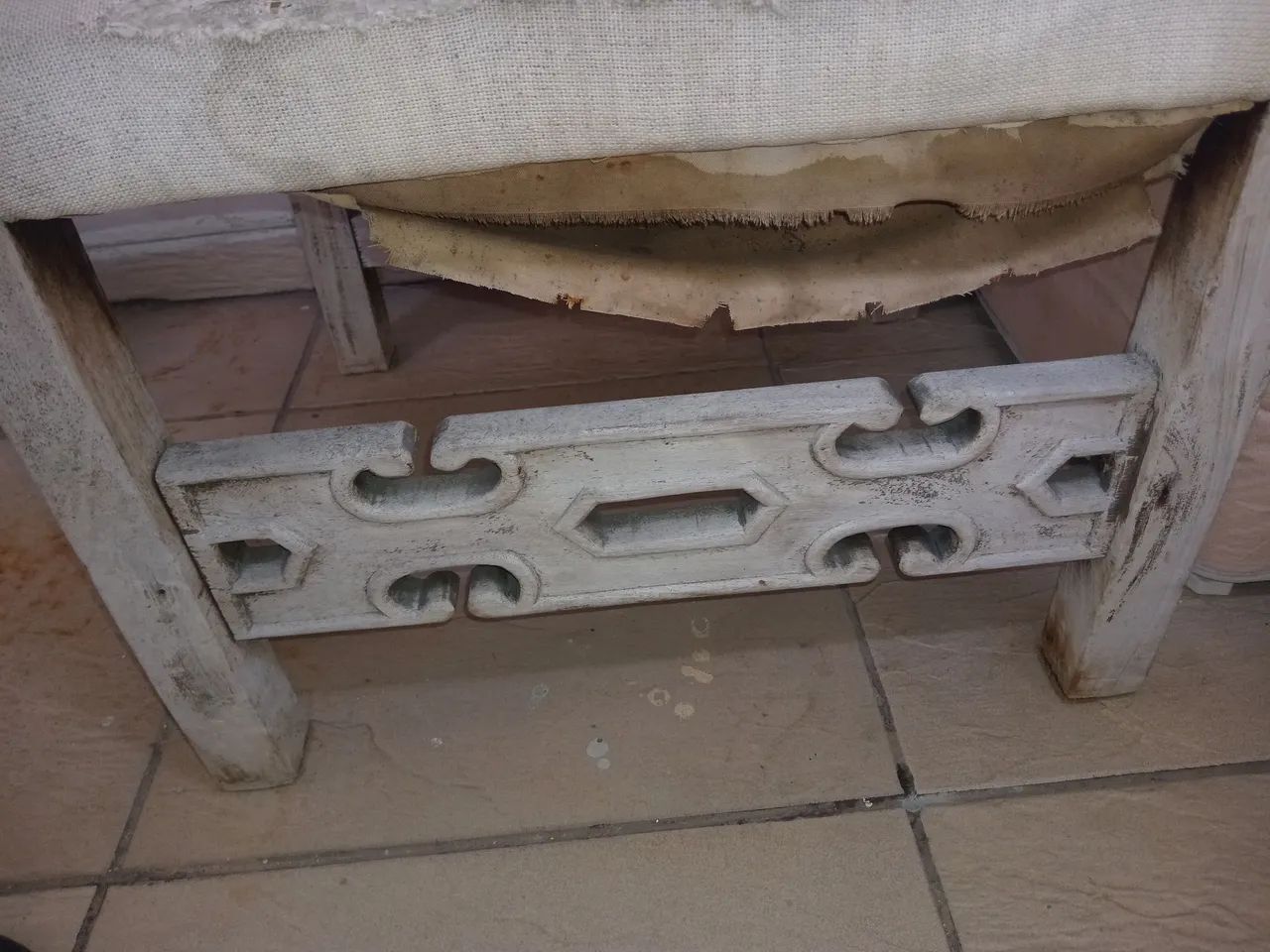 CADEIRA VINTAGE 60CM LARG. X 43CM PROF. PRECISA RESTAURO. - Foto 2